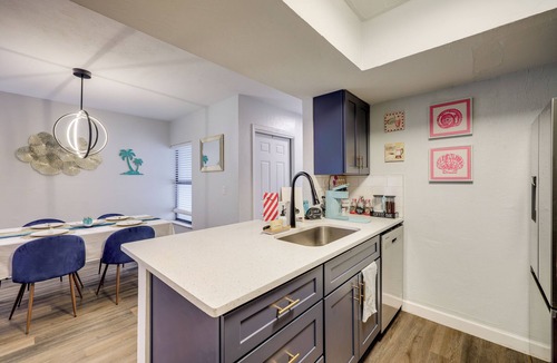 North Beach House | 4 Mi to Atlantic Beach: Chic & Trendy Townhouse!