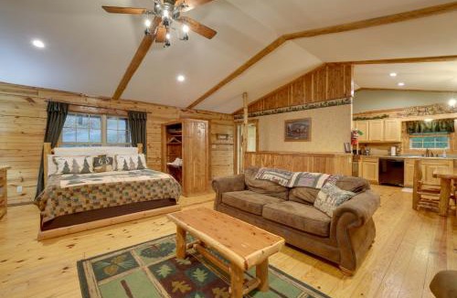Sylvan Shores House | 4 Mi to Beaver Lake: Peaceful Log Cabin w/Deck!