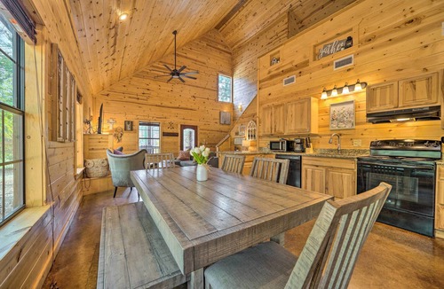Broken Bow Cottage | 4 Mi to Beavers Bend: Cabin w/Hot Tub & Games