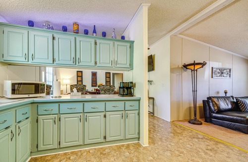 Lebanon House | 4 Mi to Bennett Spring SP: Dog-Friendly Home!