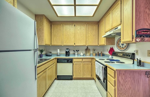 Dorrington Cabin | 4 Mi to Big Tree State Park: Serene Cabin w/Deck