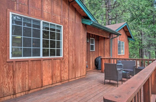 Dorrington Cabin | 4 Mi to Big Tree State Park: Serene Cabin w/Deck