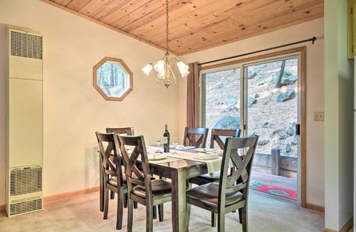 Dorrington House | 4 Mi to Big Tree State Park Serene Cabin with Deck