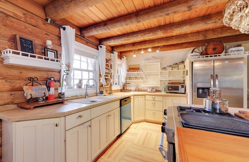 Ponte Vedra Beach Cabin | < 4 Mi to Boat Ramp & Mickler Beach: Unique Cabin