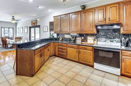 Tannersville House | 4 Mi to Camelback! Group-Friendly Poconos Cabin