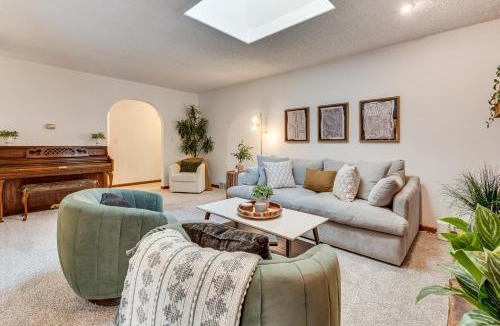 Springfield House | 4 Mi to Capitol: Spacious Springfield Home w/Deck