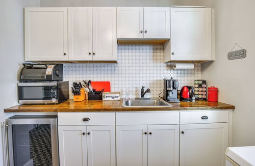 Bethel Apartment | 4 Mi to Danbury: Apt w/Indoor Pool Access