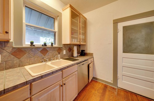 Highland Park House | 4 Mi to Downtown! Cozy Bungalow in San Antonio