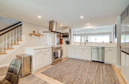 Plymouth House | 4 Mi to Downtown Plymouth! Bayfront Home w/Deck