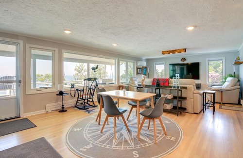 Plymouth House | 4 Mi to Downtown Plymouth! Bayfront Home w/Deck