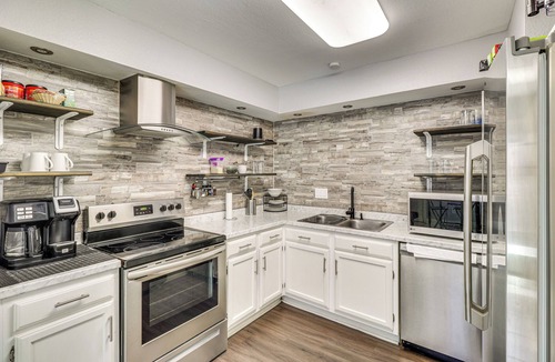 Parker Lane Condo | 4 Mi to Dtwn Austin: WFH-Friendly Gem, Pool Access
