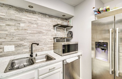 Parker Lane Condo | 4 Mi to Dtwn Austin: WFH-Friendly Gem, Pool Access
