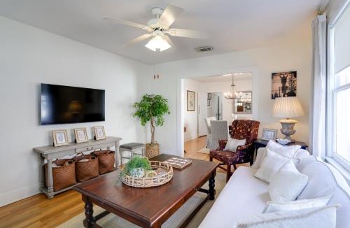 Mid City South House | 4 Mi to Dtwn: Baton Rouge Bungalow w/Private Yard