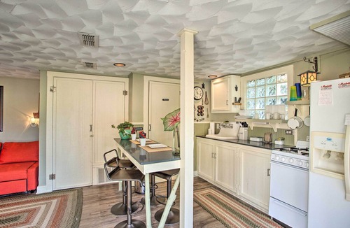 Fairmount Cottage | 4 Mi to Dtwn! Fort Worth Cottage w/Shared Pool