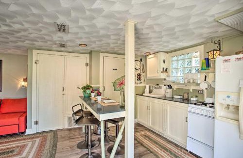 Fairmount House | 4 Mi to Dtwn! Fort Worth Cottage w/Shared Pool