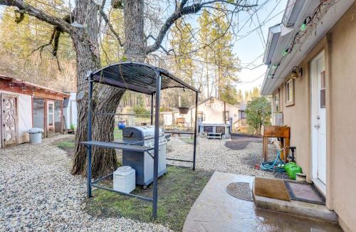 Cedar Ridge House | 4 Mi to Dtwn Grass Valley Forest Oasis with Hot Tub