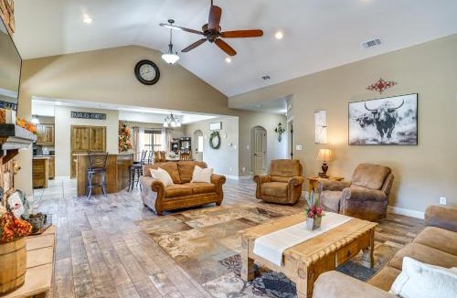 Stephenville House | 4 Mi to Dtwn: Home w/Pool in Stephenville!