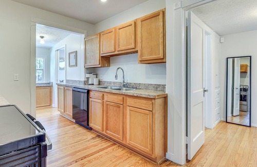 South Riverside Cottage | 4 Mi to Dtwn Jacksonville: Chic Home w/Porch!