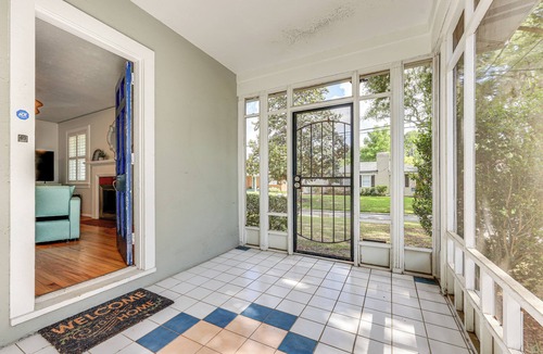 South Riverside Cottage | 4 Mi to Dtwn Jacksonville: Chic Home w/Porch!