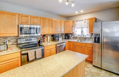 Utica Cottage | 4 Mi to Dtwn: Pet-friendly Home in Utica