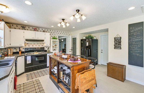 Rockfield Apartment | 4 Mi to Erie Canal Park: One bedroom with Trails