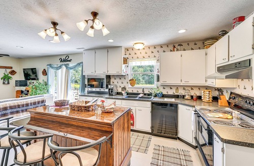 Rockfield Apartment | 4 Mi to Erie Canal Park: One bedroom with Trails