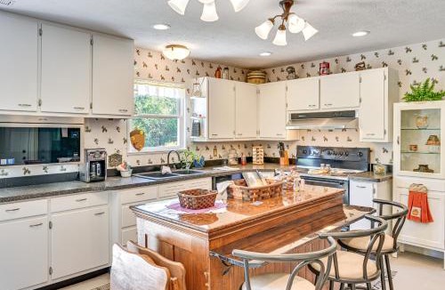 Rockfield Apartment | 4 Mi to Erie Canal Park: One bedroom with Trails