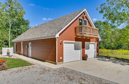 Rockfield Apartment | 4 Mi to Erie Canal Park: One bedroom with Trails