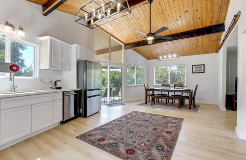 Granite Bay Cottage | 4 Mi to Folsom Lake: Modern Home w/Patio!