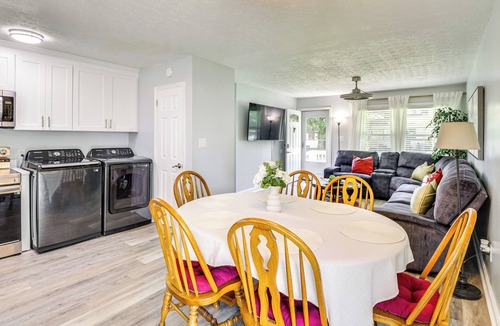 Newport News House | 4 Mi to Hampton Coliseum: Home w/Yard!