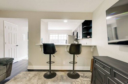 Humble House | 4 Mi to IAH: Suburban Houston Townhome