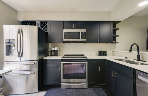 Humble House | 4 Mi to IAH: Suburban Houston Townhome