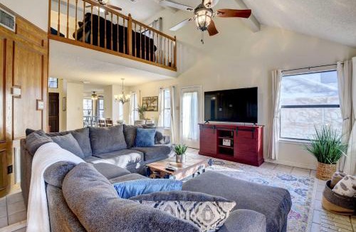 South Arlington House | 4 Mi to Joe Pool Lake: Home in Grand Prairie