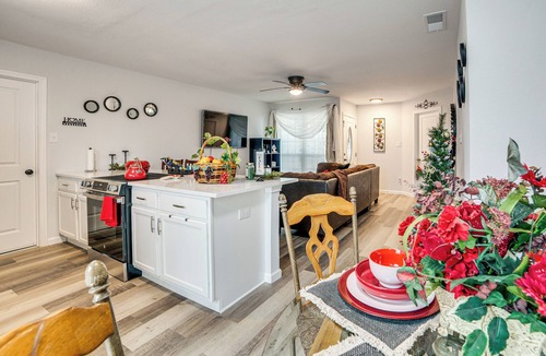 Cedar Hill Cottage | 4 Mi to Joe Pool Lake! Cedar Hill Family Haven