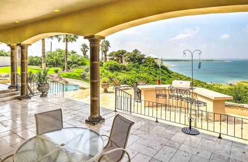 Amistad National Recreational Area House | 4 Mi to Lake Amistad Access: Luxury Hilltop Escape