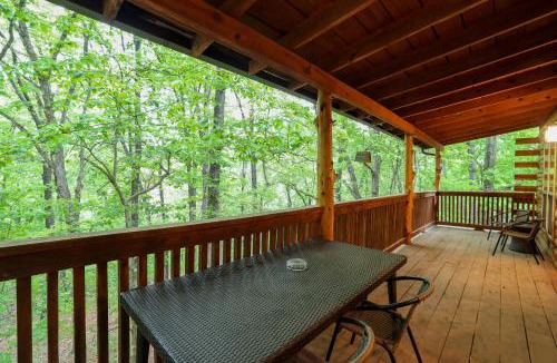 Sylvan Shores House | 4 Mi to Lake: Wooded Log Cabin in Eureka Springs!