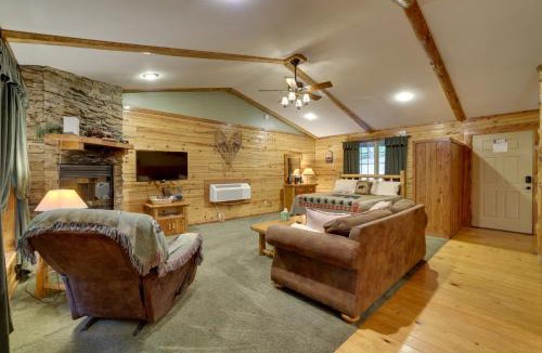 Sylvan Shores House | 4 Mi to Marina: Cozy Log Cabin in Eureka Springs!