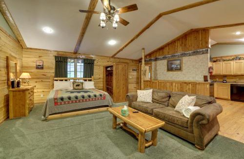 Sylvan Shores House | 4 Mi to Marina: Cozy Log Cabin in Eureka Springs!