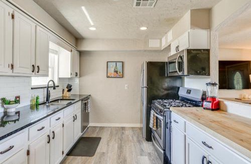 Lawton House | 4 Mi to Museum of the Great Plains: Lawton Home!