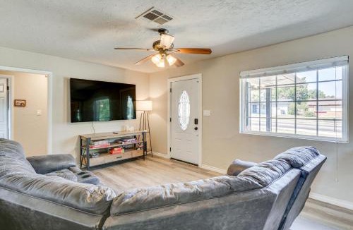 Lawton House | 4 Mi to Museum of the Great Plains: Lawton Home!