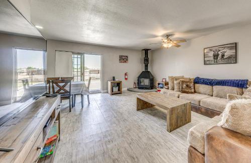 Roswell House | 4 Mi to Museums: Roswell Getaway w/Game Room!