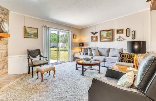 Elizabeth House | 4 Mi to Norfork Lake: Country Stay w/Farm Views!