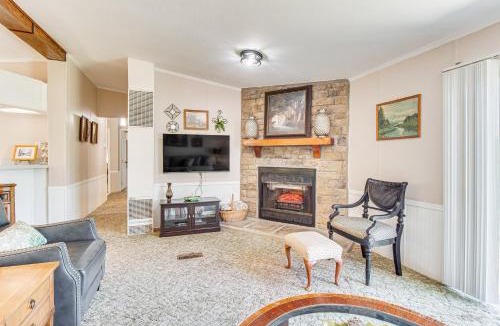 Elizabeth House | 4 Mi to Norfork Lake: Country Stay w/Farm Views!