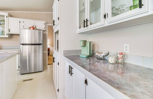 Elizabeth House | 4 Mi to Norfork Lake: Country Stay w/Farm Views!