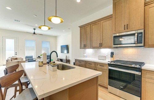 OST - South Union Cottage | 4 Mi to NRG Stadium: Modern Group Retreat