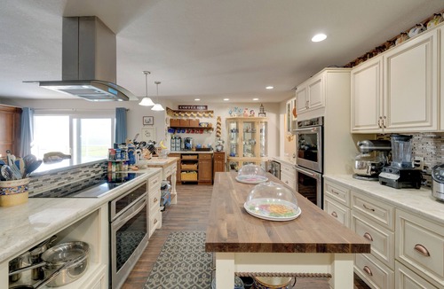 Port Charlotte - Charlotte Harbor Cottage | 4 Mi to Port Charlotte Beach Park: Gem w/Pool