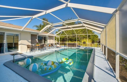Port Charlotte - Charlotte Harbor Cottage | 4 Mi to Port Charlotte Beach Park: Gem w/Pool
