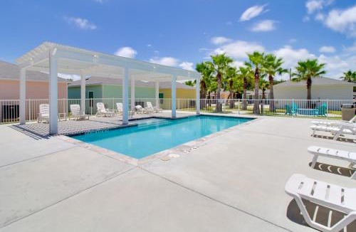 Fulton House | 4 Mi to Rockport Beach Park: Home w/Resort Perks