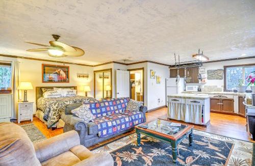 Sandy Apartment | 4 Mi to Sandy River Access Studio with Mtn Views!