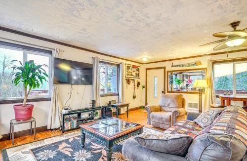 Sandy Apartment | 4 Mi to Sandy River Access Studio with Mtn Views!